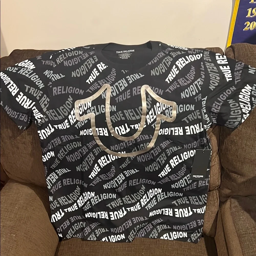 True Religion Black and White Logo Graphic Tee. Runs small. XL fits like L/M